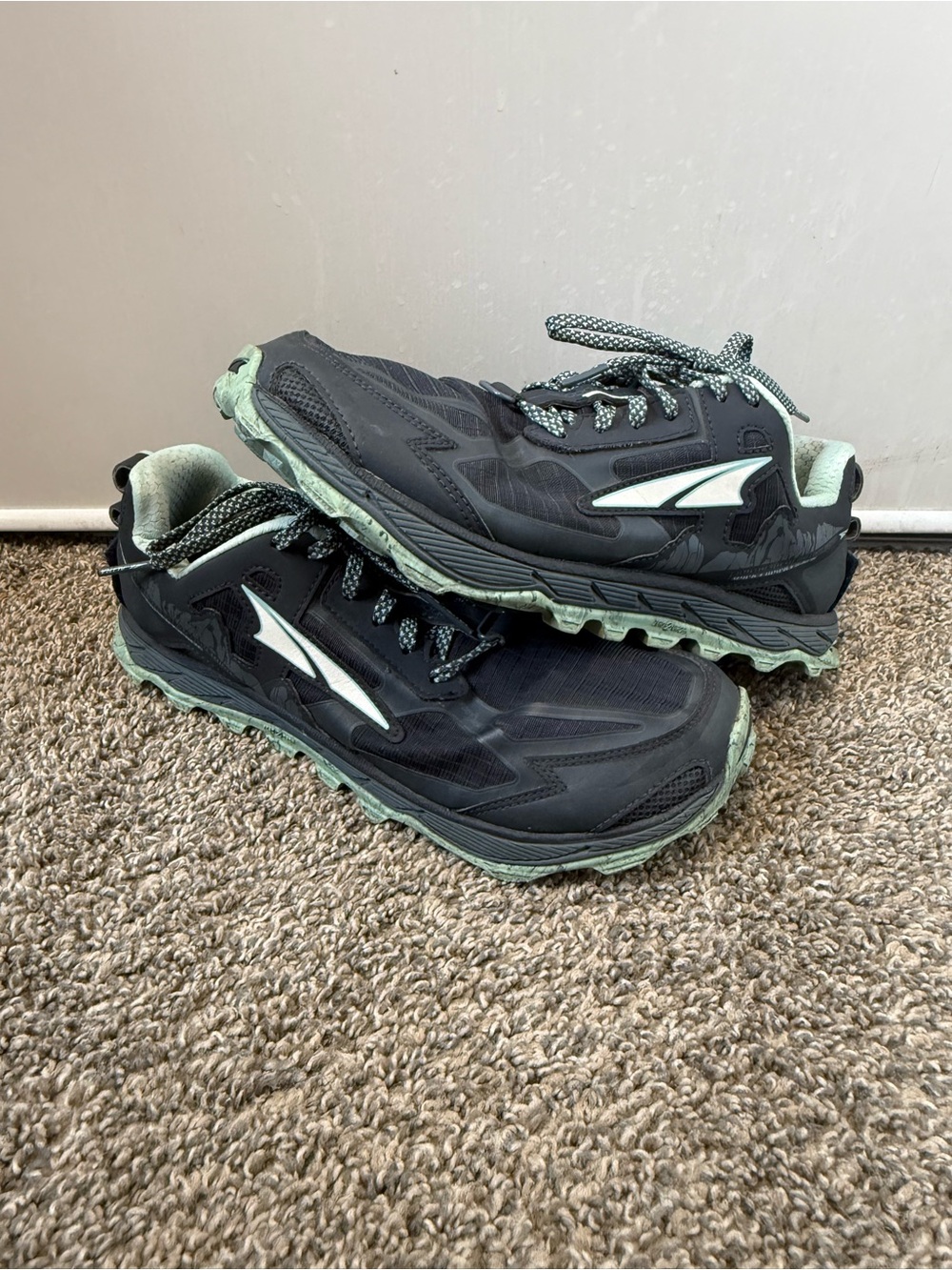 Altra lone peak 4.5 size 11 Women's Black and Mint Green Trail Running Shoes